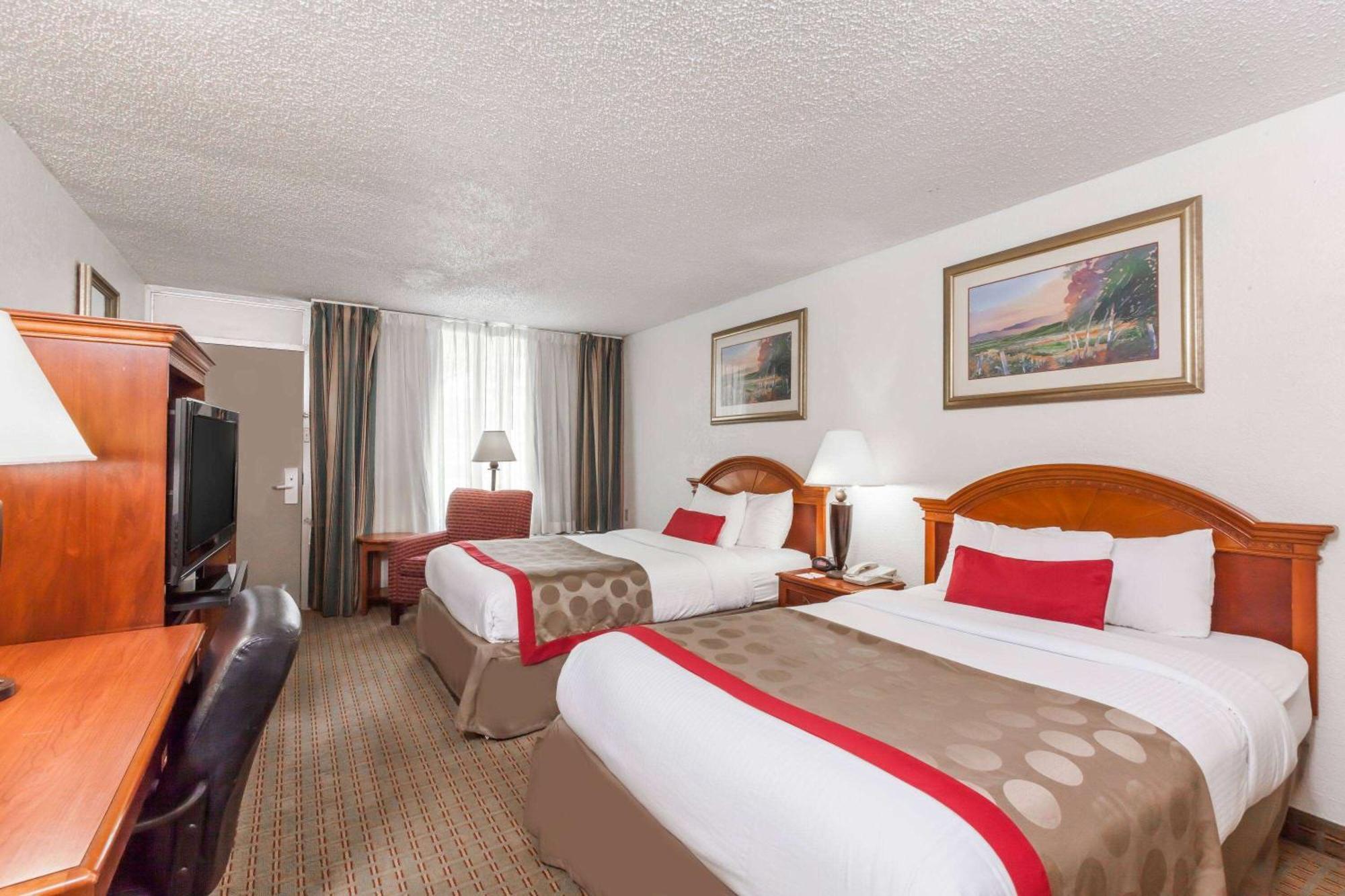 Ramada By Wyndham New Iberia Hotel Buitenkant foto